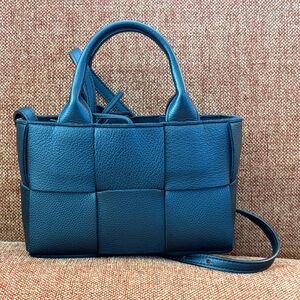 Bottega Veneta Black Leather Tote (Mini Arco)